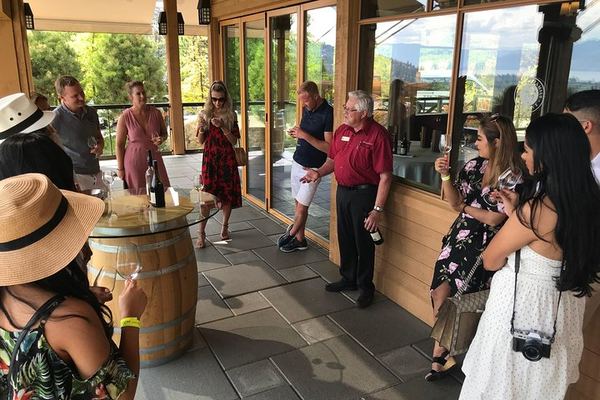 Full-Day Okanagan Wine Tour: Mission Hill, Quails' Gate and Two More Wineries, Lunch Stop