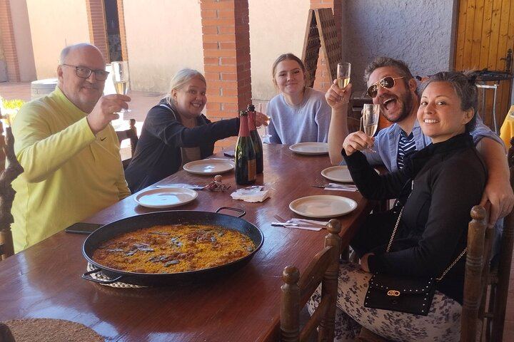 Sitges Paella Class, Alt Penedès Bike Ride and Cava Winery Visit with Hotel Pickup (8/8)