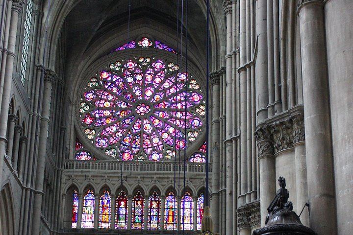 Paris to Champagne Day Trip: Reims Cathedral, Family Estate, 3-Course Lunch and Sabrage (10/12)
