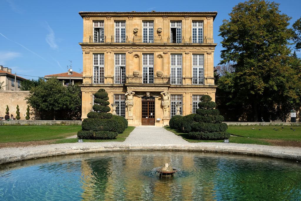 The Pavillon de Vendôme with its garden pond in Aix-en-Provence