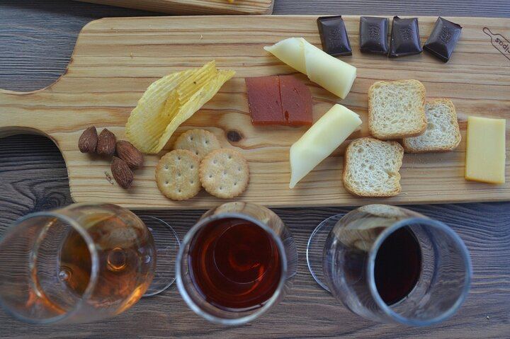 Douro Three-Winery Small-Group Tour from Porto: Régua, Lunch and Sabrosa Tasting (12/12)