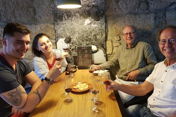 Porto Small-Group Port and Douro Wine Tour in Gaia: Three Lodges, Nine Tastings