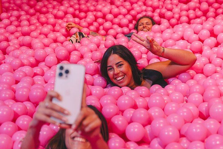 Pink Palace in Porto: Eleven Rooms of Rosé, a Pink Ball Pool and Five Wine Tastings (2/12)