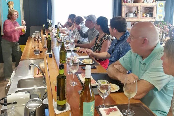Private Organic Wine Tour in Casablanca Valley with Boutique Wineries and Lunch (6/12)