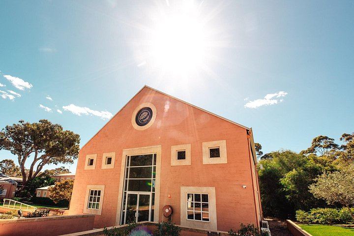 Margaret River Small-Group Wine Tour with Tannin Road, Cellar Doors and Brewery Lunch (8/12)
