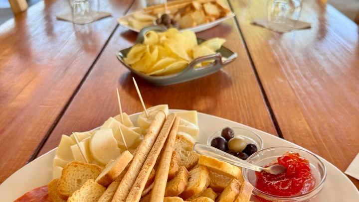 Private Arrábida Tour from Lisbon: Livramento Market, Tiles and Wine Among Animals (3/12)