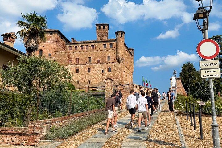 Private Barolo Wine Day Trip from Milan with Door-to-Door Pickup and Boutique Winery (10/11)
