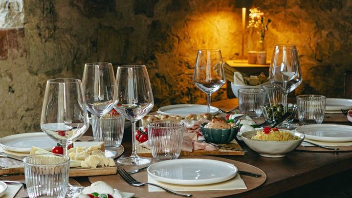 Private Chianti Tour: Two Boutique Wineries, Three-Course Lunch and Greve, 5 Hours (3/12)