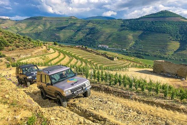 Private Douro 4x4 Tour: Off-Road Vineyard Trails, Favaios, Winery Lunch, River Cruise