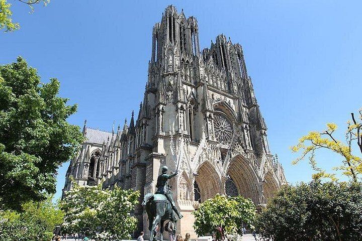 Private Full-Day Champagne Tour from Reims with 3 Growers, Bistronomic Lunch and Minivan (3/8)