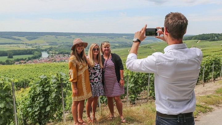 Private Full-Day Champagne Tour from Reims with 3 Growers, Bistronomic Lunch and Minivan (2/8)