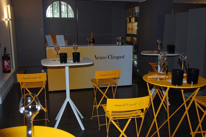 Private Champagne Day from Paris, WSET Guide: Family Grower and Veuve Clicquot Cellars (1/12)