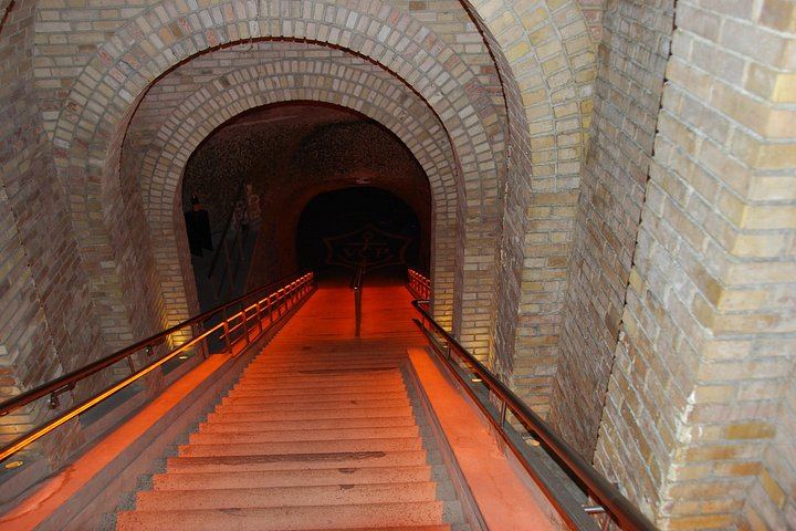 Private Champagne Day from Paris, WSET Guide: Family Grower and Veuve Clicquot Cellars (2/12)