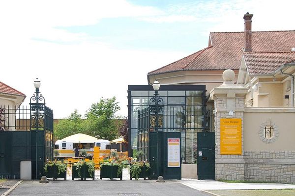 Private Champagne Day from Paris, WSET Guide: Family Grower and Veuve Clicquot Cellars