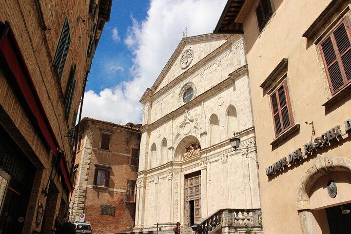 Private Walking Tour of Montepulciano from Piazza Grande with Cellar and Nobile Tasting (10/12)