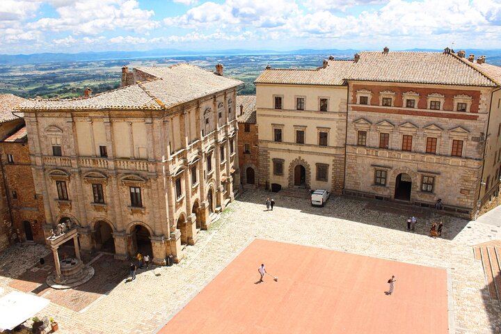 Private Walking Tour of Montepulciano from Piazza Grande with Cellar and Nobile Tasting (2/12)