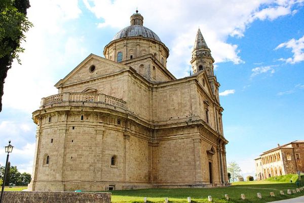 Private Walking Tour of Montepulciano from Piazza Grande with Cellar and Nobile Tasting