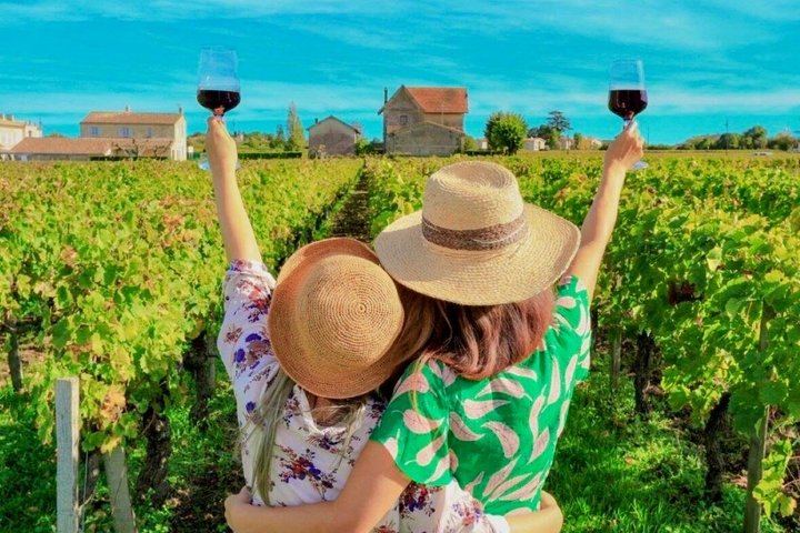 Private Arrábida Coast and Wine Day from Lisbon: Three Wineries, Oysters and Tiles (1/12)