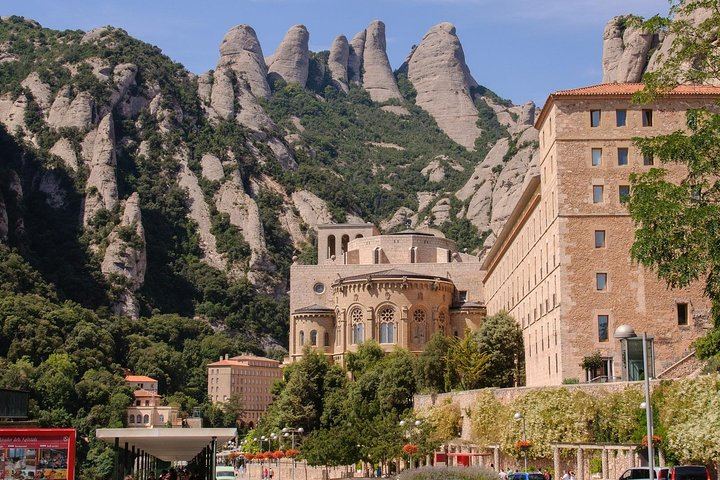 Private Montserrat and Sant Sadurni Cava Cellar Tour with Barcelona Hotel Pickup (8/10)
