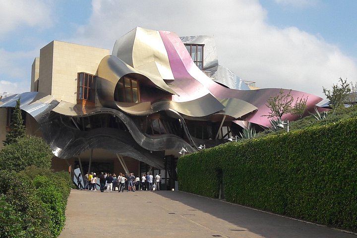 Private Rioja Tasting Tour: Two Wineries, Riscal and Ysios Views, Home-Cooked Lunch (8/12)
