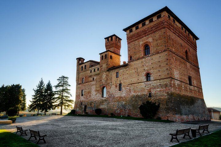 Private Barolo Tasting Tour from Turin: Half or Full Day, La Morra, Grinzane Cavour (3/12)