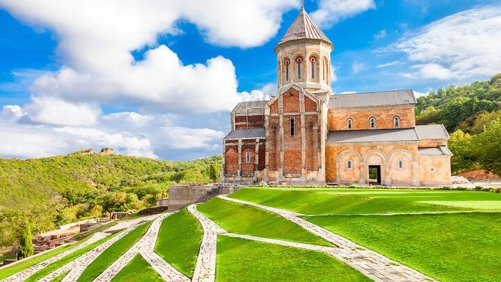 Private Hands-On Kakheti Day Tour: Bread Baking, Churchkhela Class and Sighnaghi Walls (4/6)