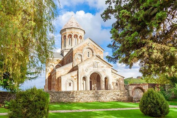 Private Hands-On Kakheti Day Tour: Bread Baking, Churchkhela Class and Sighnaghi Walls