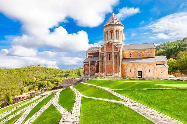 Private Hands-On Kakheti Day Tour: Bread Baking, Churchkhela Class and Sighnaghi Walls (4/6)