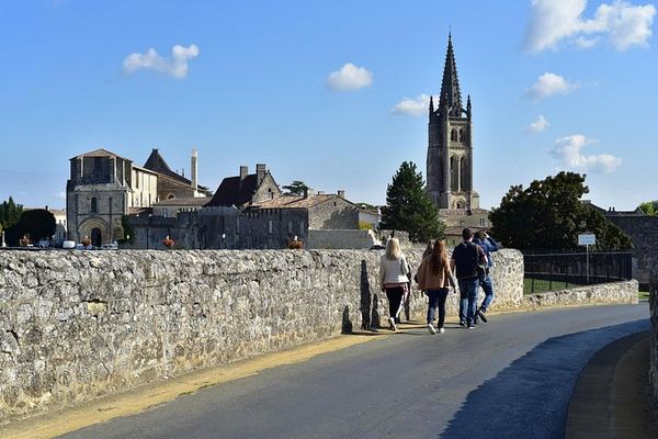 Private Saint-Émilion Tour: Underground Monuments, Monolithic Church, Grands Crus Tasting