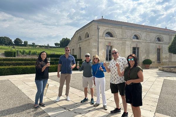 Private Saint-Émilion and Pomerol Day in an Air-Conditioned Car: 2 Châteaux, 3 Tastings