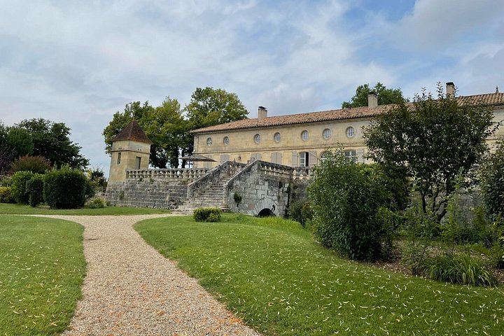 Private Saint-Émilion and Pomerol Day in an Air-Conditioned Car: 2 Châteaux, 3 Tastings (10/12)