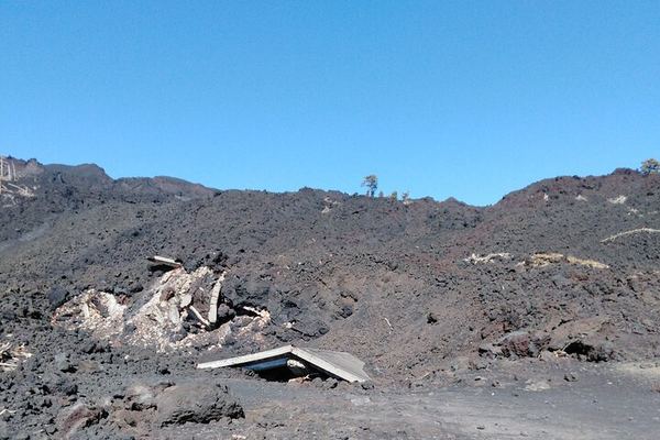 Private Etna Tour: 1669 Lava Flow, Buried Church and Etna DOC Wines with Cellar Lunch