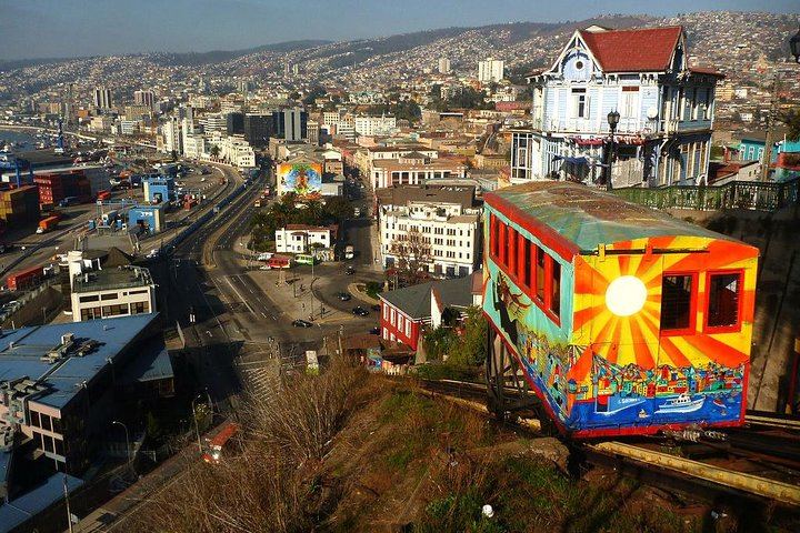 Private Full-Day Tour of Valparaíso and Viña del Mar with Casablanca Wine Tasting (7/12)