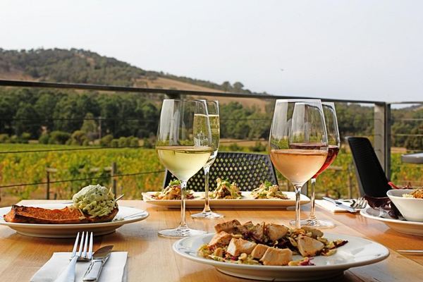 Private Full-Day Yarra Valley Wine Tour with Four Premium Winery Tastings and Lunch