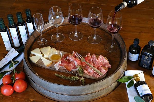 Private Vernaccia Vineyard Lunch with Wine and Olive Oil Tasting