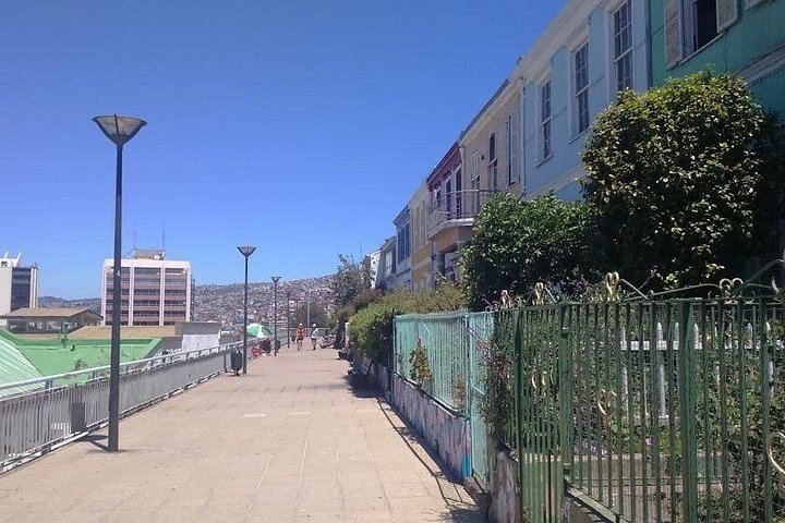 Private Valparaiso and Viña del Mar Day Trip with Boutique Winery Tasting at Bodega RE (8/12)