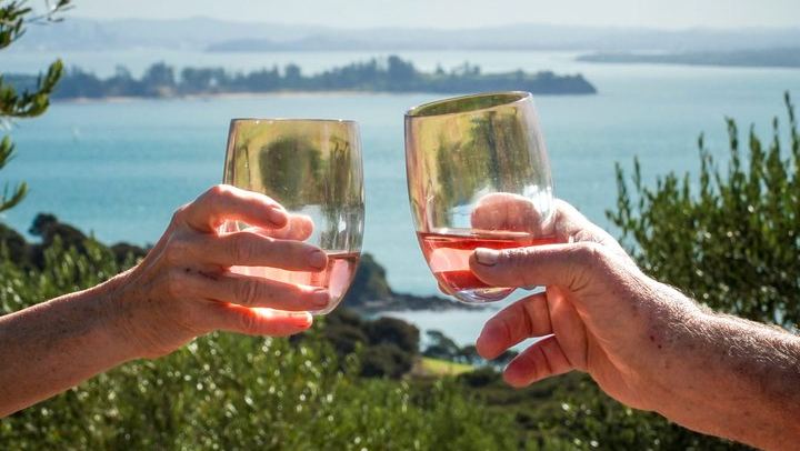 Private Waiheke Food and Wine Tour: Olive Oil, Honey, Vineyard Lunch, Qualmark Gold (2/5)