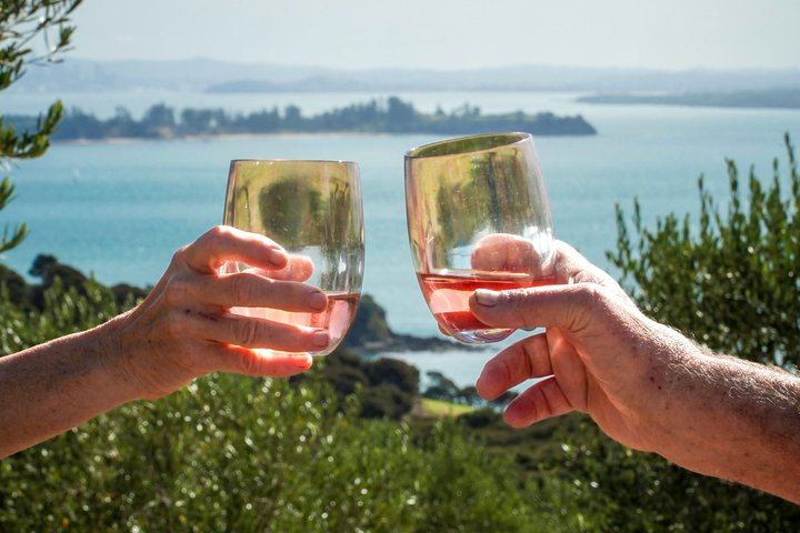 Private Waiheke Food and Wine Tour: Olive Oil, Honey, Vineyard Lunch, Qualmark Gold (2/5)