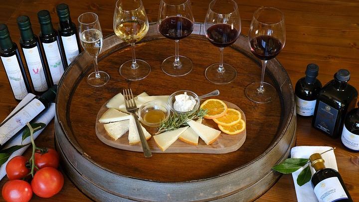 Private Tasting of Organic Wines, Olive Oil, Balsamic, Pecorino and Bruschetta (1/5)