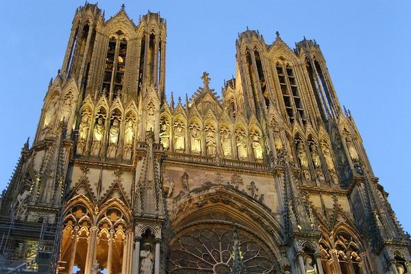 Private 8-Hour Champagne Tour from Reims or Épernay with Veuve Clicquot Tasting