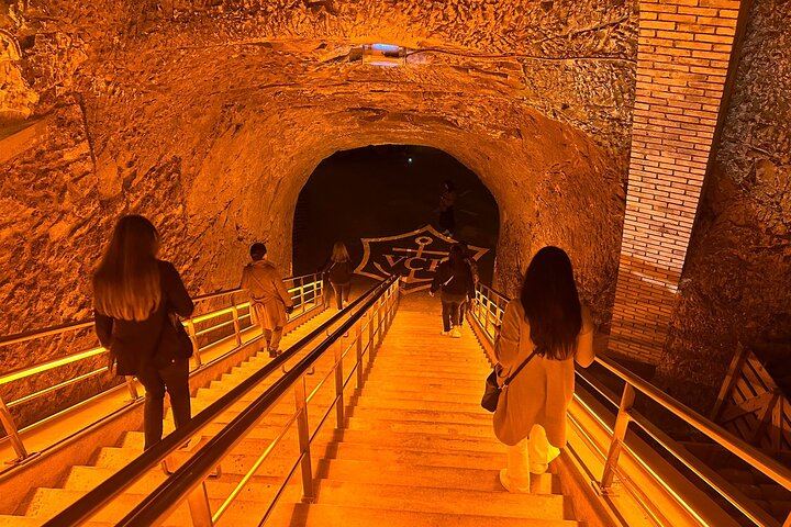 Veuve Clicquot Cellars and Family House Day Tour from Épernay or Reims, Estate Lunch (8/12)