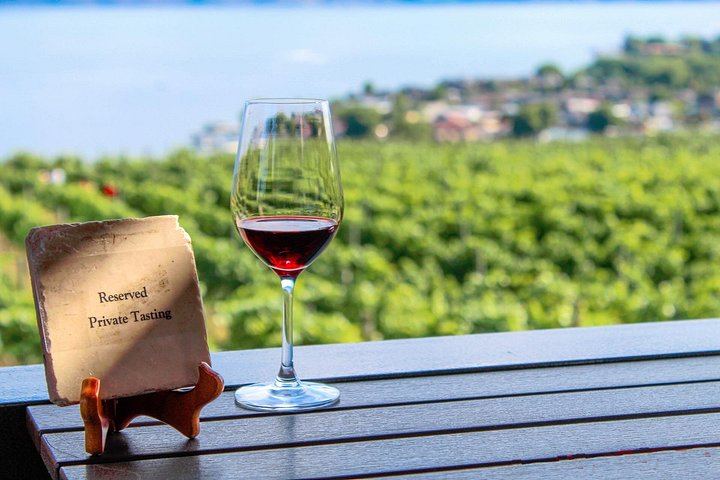 Private Kelowna Wine Tour by Mercedes Sprinter Van for Up to 11 Guests, 4 Hours (8/12)
