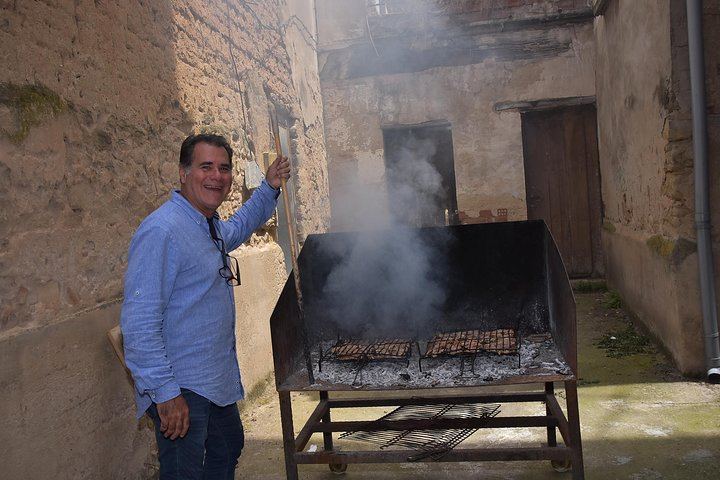 Full-Day Rioja Alta and Alavesa Wine Tour: Two Family Wineries, Vineyard Walk, Local Food (4/11)