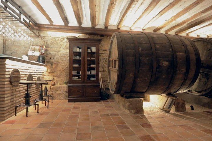 Rioja Wine Route with the Owner of La Bodega del Tesoro: Three Wineries and 1881 Lunch (4/11)