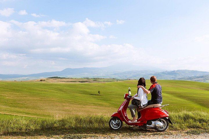 Vespa Ride for Couples in Tuscany: Val d'Orcia or Lake Trasimeno, then Winery Lunch (1/4)