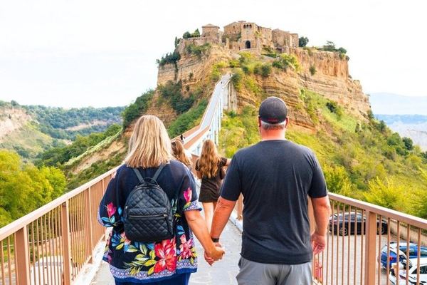 The Tour Guy Rome to Tuscany: Civita di Bagnoregio, Montepulciano Winery Lunch and Pienza