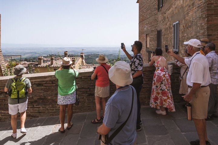 Rome to Tuscany Day Trip by Coach: Montepulciano, Pienza, Vineyard Lunch and Wine Tasting (12/12)