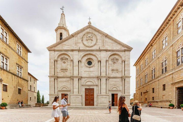 Rome to Tuscany Day Trip by Coach: Montepulciano, Pienza, Vineyard Lunch and Wine Tasting (5/12)