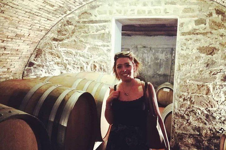Chianti Open-Top Van Safari: Montefioralle, Greve and Two Winery Tastings with Lunch (10/12)
