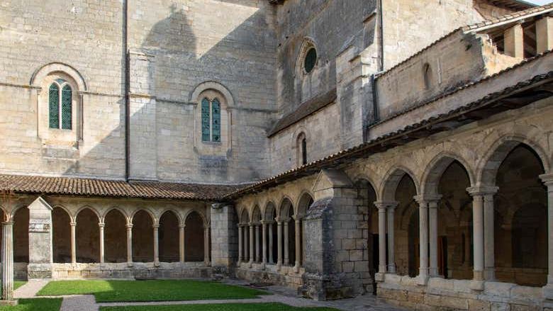 Saint-Émilion Day Trip from Bordeaux: Monolithic Church, Trinity Chapel, Grand Cru Tasting (3/7)